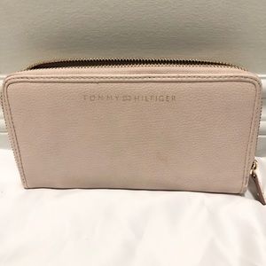 Tommy Hilfiger Light Pink / Creme Long Wallet